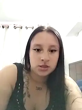 Snapshot of Thamara- chatting on November 6, 2025, 10:43 pm Thamara- online show from November 6, 2025, 10:43 pm