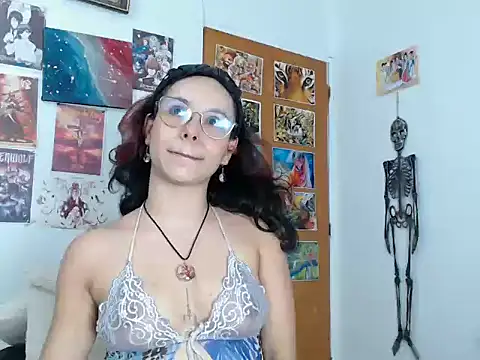 kiaralenon online show from November 7, 2025, 11:27 pm