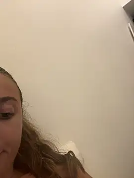 Snapshot of lounaaxangel chatting on November 10, 2025, 8:08 pm lounaaxangel online show from November 10, 2025, 8:08 pm