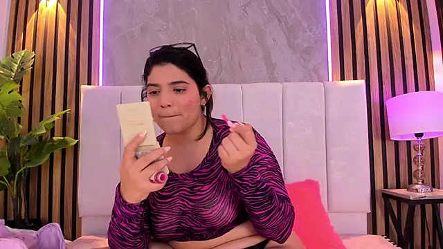 Carlotta de velour online show from April 28, 2026, 12:09 am