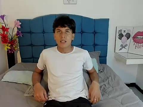 Valentino Lane online show from January 8, 2026, 2:14 am