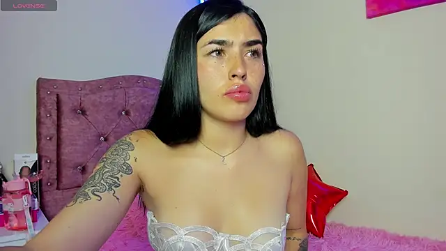 charlothe942 online show from February 12, 2026, 12:05 am