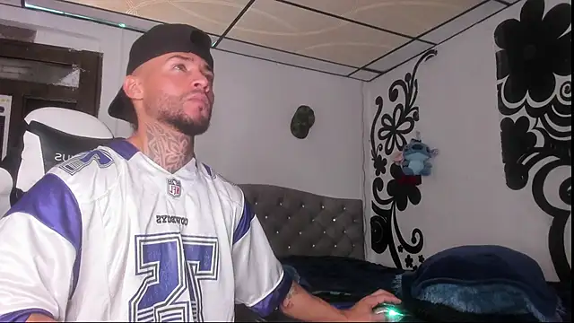 couple-hothot online show from November 19, 2025, 9:26 pm