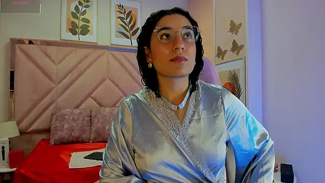 DemiJones  online show from December 3, 2025, 4:09 am