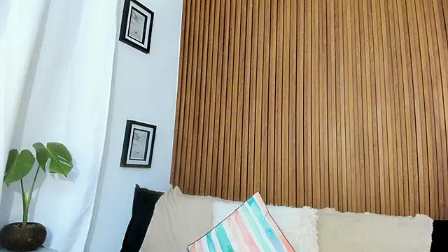 Mia girl123 online show from April 8, 2026, 1:38 am