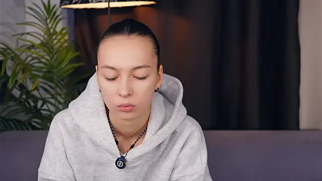 IvetteZermeno online show from November 11, 2025, 10:37 am