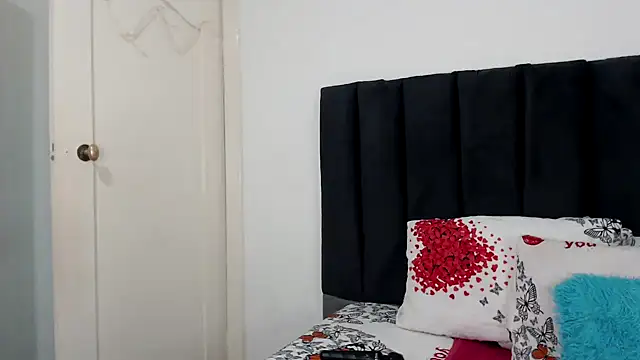 Snapshot of Miss-Berries chatting on March 3, 2026, 8:59 pm Miss-Berries online show from March 3, 2026, 8:59 pm