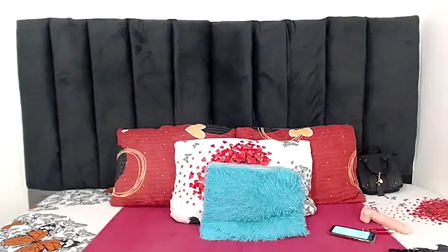 Snapshot of Miss-Berries chatting on March 9, 2026, 5:00 am Miss-Berries online show from March 9, 2026, 5:00 am