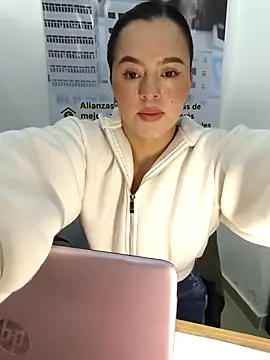 Snapshot of ALEJA__22 chatting on April 22, 2026, 12:07 pm ALEJA 22 online show from April 22, 2026, 12:07 pm