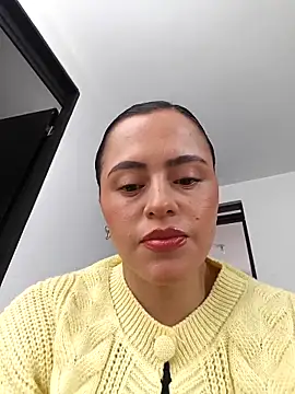 Snapshot of ALEJA__22 chatting on May 12, 2026, 6:49 pm ALEJA 22 online show from May 12, 2026, 6:49 pm