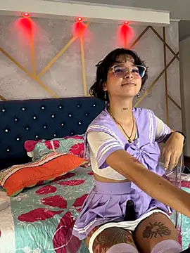  vaiolet owo online show from November 30, 2025, 5:39 pm