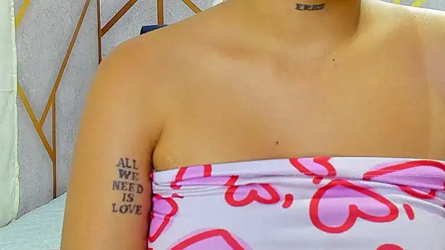  vaiolet owo online show from January 18, 2026, 6:06 am