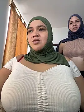 sweetmuslim01 online show from October 17, 2025, 4:31 pm