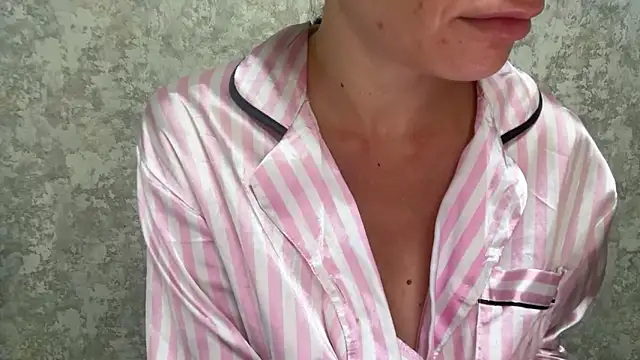 Angelinaa19 online show from May 27, 2026, 8:11 am
