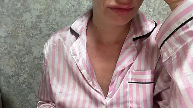 Angelinaa19 online show from May 27, 2026, 8:17 pm