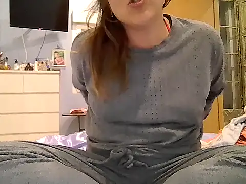 Snapshot of Domiqueen chatting on November 6, 2025, 5:36 pm Domiqueen online show from November 6, 2025, 5:36 pm