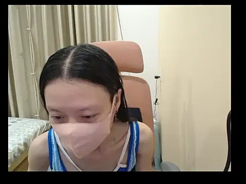 Lil-Cherries online show from May 5, 2026, 11:07 am