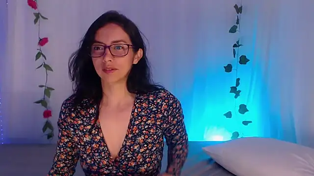 Belladonna lips online show from June 10, 2026, 3:39 am