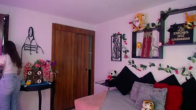 Cata lover1 online show from February 3, 2026, 12:43 pm