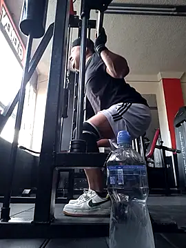 themorenofit08 online show from May 19, 2026, 10:16 pm