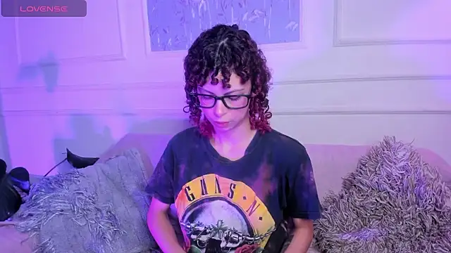 AliceMadnes online show from February 11, 2026, 1:05 pm