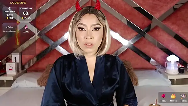 Snapshot of Lily_Queen30 chatting on February 13, 2026, 9:44 pm Lily Queen30 online show from February 13, 2026, 9:44 pm