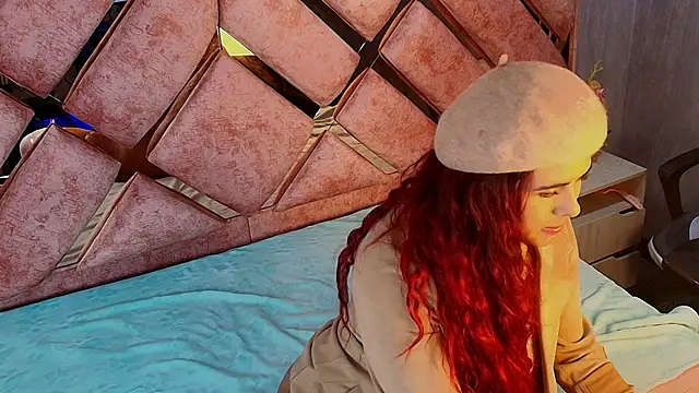 aprilrussell  online show from November 10, 2025, 1:10 pm