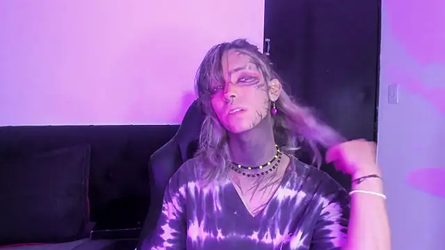 luxiel  online show from November 15, 2025, 10:48 pm