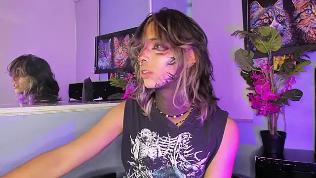 luxiel  online show from November 26, 2025, 10:44 pm