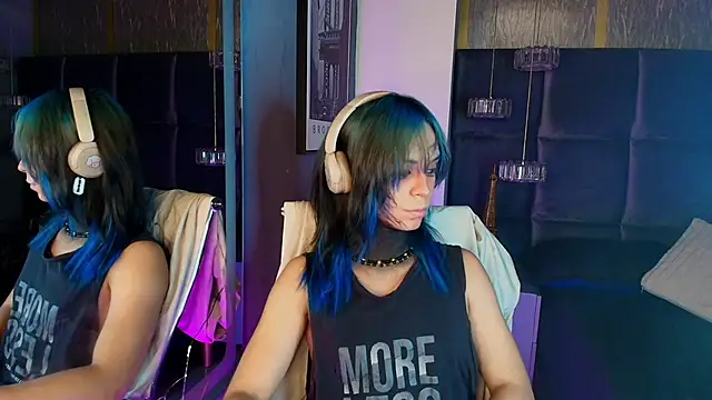 luxiel  online show from April 27, 2026, 8:51 pm