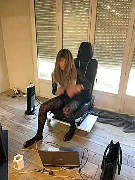 samia42 online show from April 15, 2026, 8:10 am