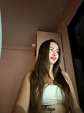 Dianagoldennnn online show from November 12, 2025, 2:39 pm