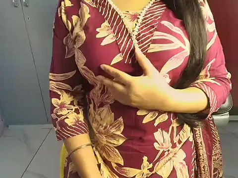 Snapshot of SIMRAN_DHILON chatting on November 8, 2025, 5:18 am SIMRAN DHILON online show from November 8, 2025, 5:18 am