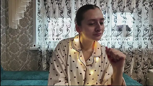 SweetLiaison online show from December 4, 2025, 7:28 am