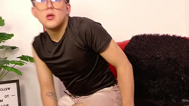 Snapshot of Valentin_X chatting on November 13, 2025, 3:38 am Valentin X online show from November 13, 2025, 3:38 am