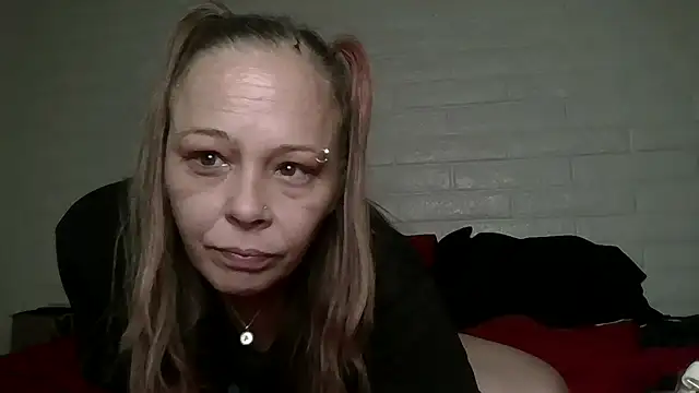 nikkibae33 online show from April 10, 2026, 2:17 am