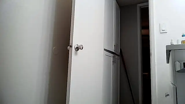 nikkibae33 online show from July 31, 2026, 6:07 pm