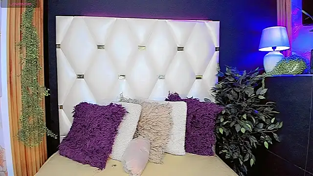 AnnaRouseQueen online show from May 5, 2026, 7:44 pm