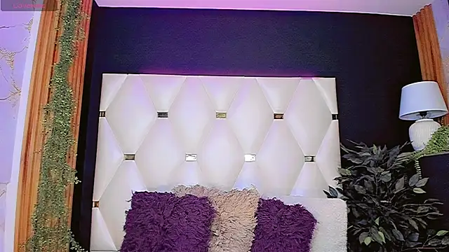 AnnaRouseQueen online show from May 7, 2026, 7:52 pm