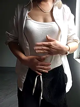 Lynn-122 online show from April 21, 2026, 5:36 am