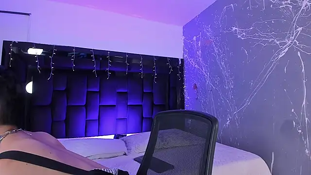 NicoKingg  online show from December 18, 2025, 3:01 am