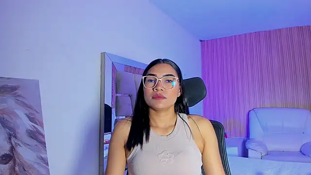 katemooss  online show from November 16, 2025, 12:22 pm