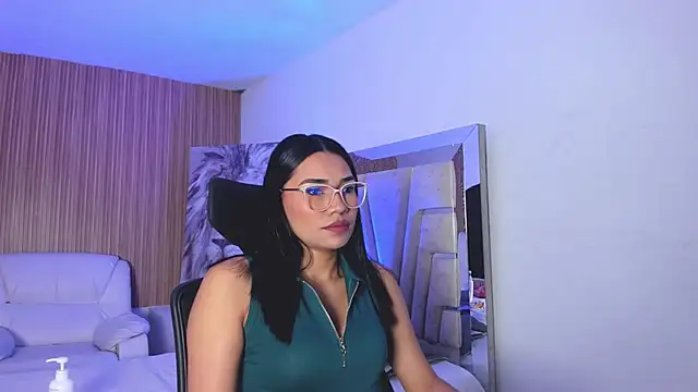 katemooss  online show from November 26, 2025, 12:17 pm