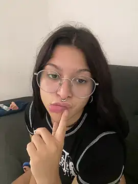 Snapshot of amazonaa9 chatting on March 5, 2026, 7:32 pm amazonaa9 online show from March 5, 2026, 7:32 pm