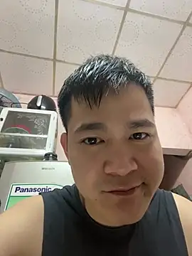 Snapshot of momne7799 chatting on March 19, 2026, 1:59 pm momne7799 online show from March 19, 2026, 1:59 pm