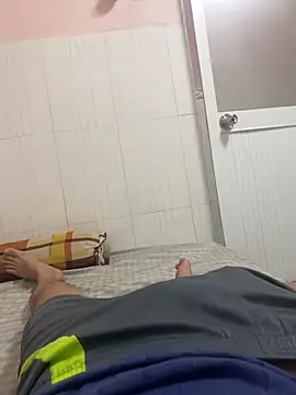 Snapshot of momne7799 chatting on March 22, 2026, 6:22 pm momne7799 online show from March 22, 2026, 6:22 pm