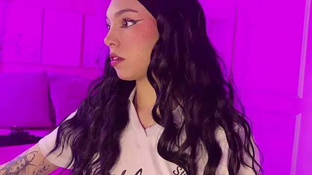 Lynaa love online show from January 6, 2026, 2:43 pm