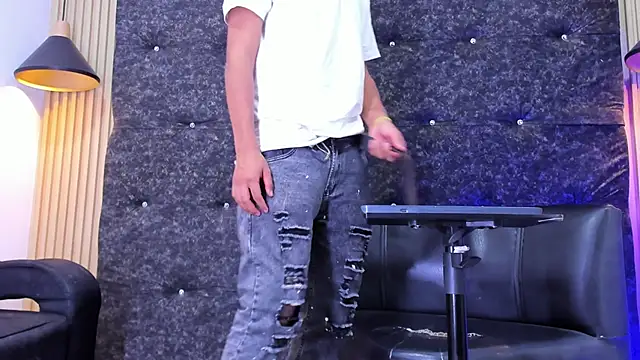 Snapshot of Tommy_bigcock19 chatting on November 9, 2025, 9:24 pm Tommy bigcock19 online show from November 9, 2025, 9:24 pm