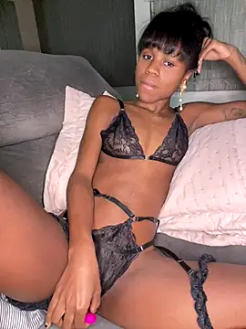 mayalouise online show from November 19, 2025, 4:01 am