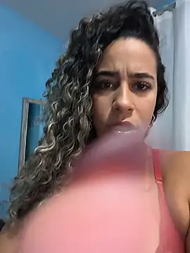 vivianeleoa online show from July 27, 2026, 9:44 pm